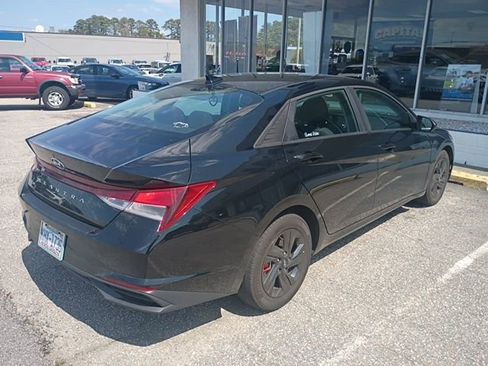 Used 2023 Hyundai Elantra SEL image 6