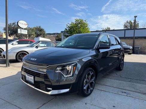 Used 2024 Kia Niro EX Touring image 5