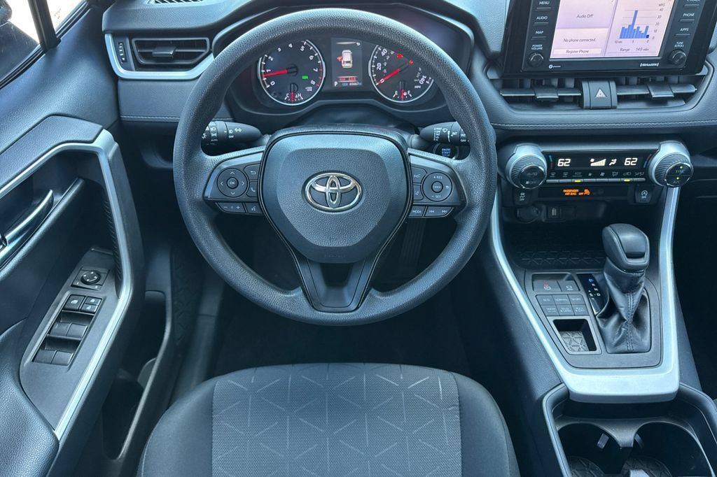 Used 2021 Toyota RAV4 XLE AWD/4WD image 18