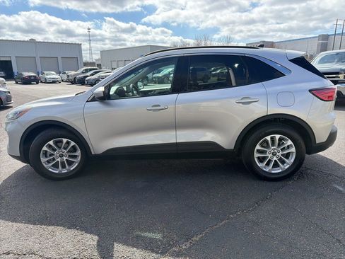 Used 2020 Ford Escape SE image 6