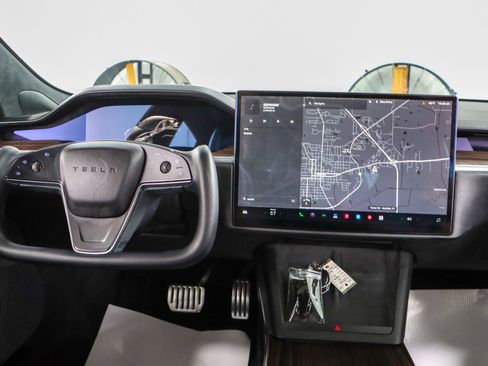 Used 2021 Tesla Model S Plaid image 17