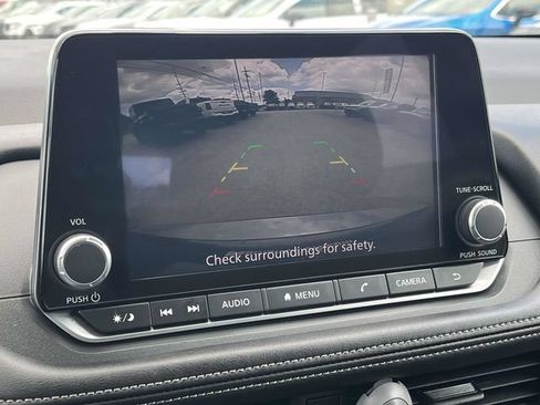 Used 2024 Nissan Rogue S FWD image 29