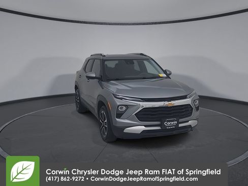 Used 2025 Chevrolet TrailBlazer LT AWD/4WD image 4