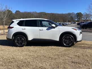 Used 2024 Nissan Rogue SV video 2