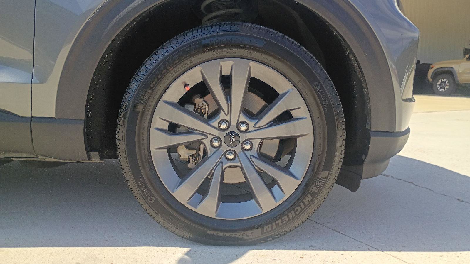 Used 2023 Ford Explorer XLT w/ Equipment Group 202A AWD/4WD image 23