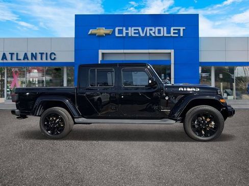 Used 2022 Jeep Gladiator Overland image 6