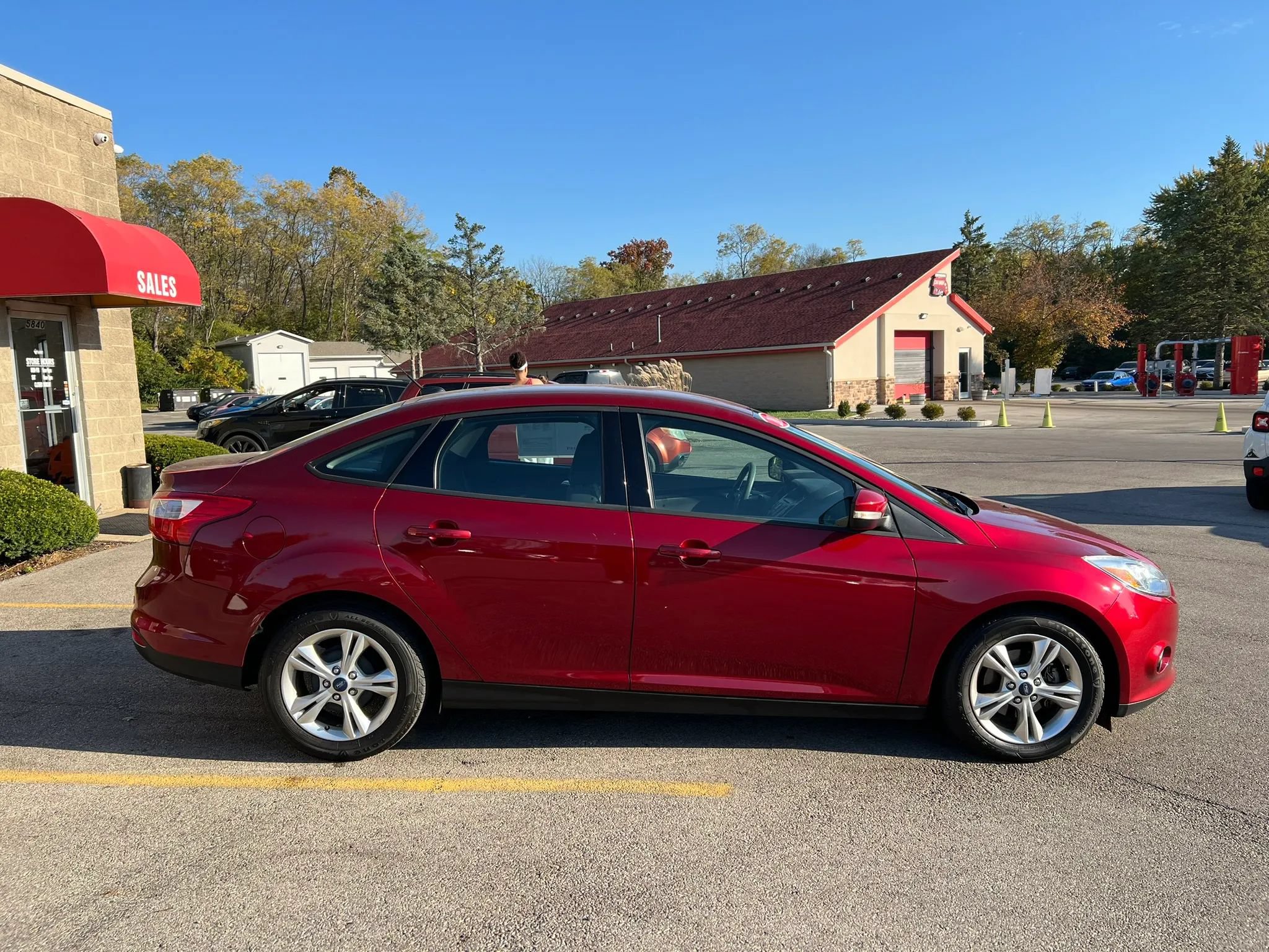 Used 2014 Ford Focus SE FWD image 4