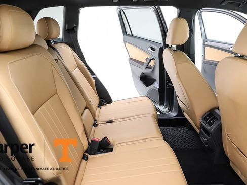 Used 2022 Volkswagen Tiguan SE w/ Panoramic Sunroof Package AWD/4WD image 37