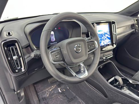 Used 2023 Volvo C40 P8 Recharge Ultimate image 13