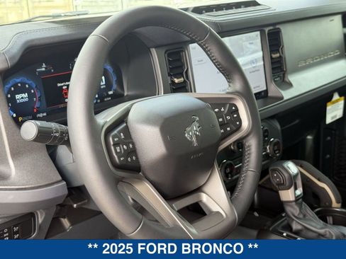 Used 2025 Ford Bronco Badlands AWD/4WD image 47