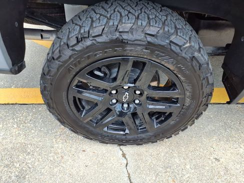 Used 2024 Chevrolet Silverado 1500 Custom Trail Boss w/ LPO, Dark Essentials Package AWD/4WD image 7