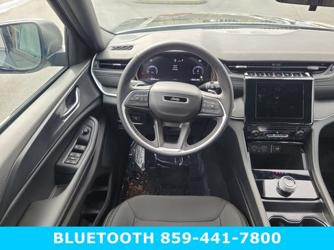 New 2025 Jeep Grand Cherokee L Laredo image 10