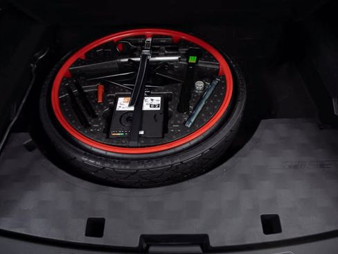 Certified 2025 Porsche Cayenne image 31