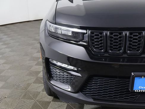 Used 2023 Jeep Grand Cherokee Limited w/ Black Appearance Package AWD/4WD image 14