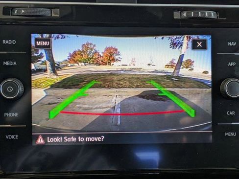 Used 2019 Volkswagen Golf 4-Door image 14