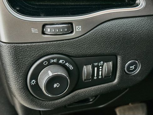 Used 2021 Jeep Cherokee Limited AWD/4WD image 13