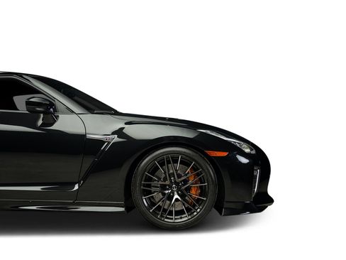 Used 2021 Nissan GT-R Premium AWD/4WD image 27