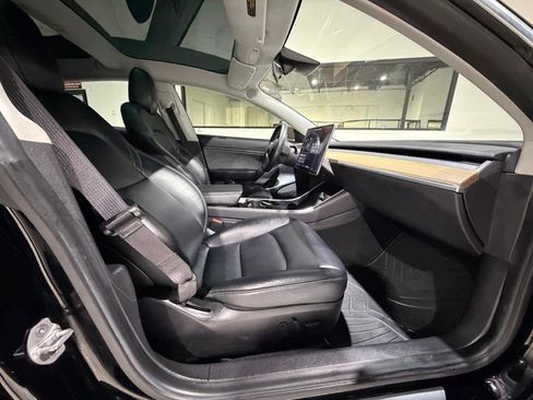 Used 2019 Tesla Model 3 Standard Range image 19