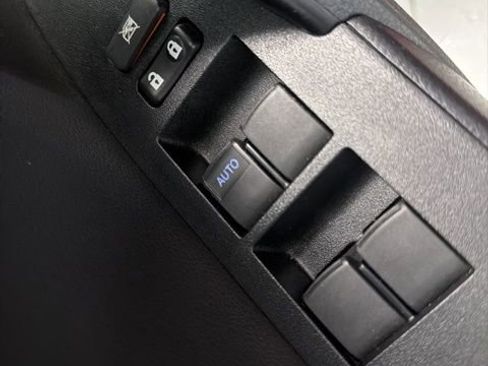 Used 2017 Toyota Corolla L image 14