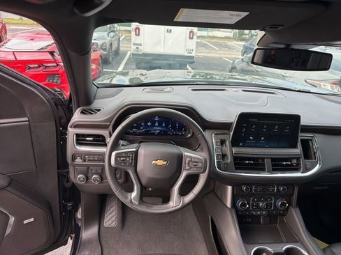 Used 2024 Chevrolet Suburban LT RWD image 13