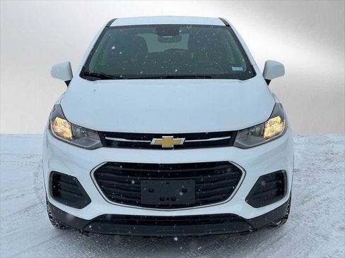 Used 2022 Chevrolet Trax LS w/ Tint and Cruise Package image 8