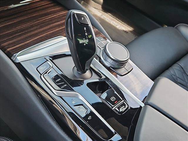 Used 2021 BMW 530e w/ Premium Package RWD image 12
