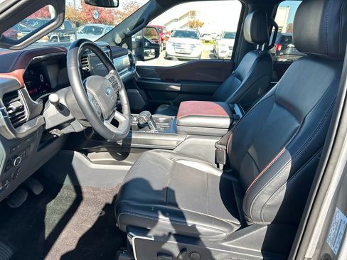 Used 2022 Ford F150 Lariat image 11