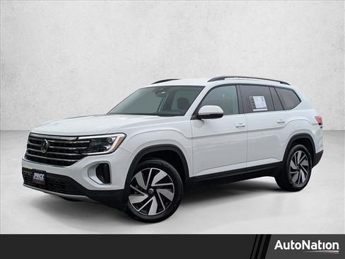 Used 2025 Volkswagen Atlas SE image 1