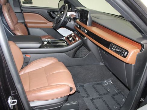 Used 2024 Lincoln Aviator Reserve w/ Equipment Group 201A image 30