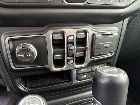 Used 2021 Jeep Wrangler Unlimited Sahara image 22