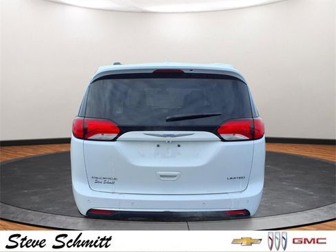 Used 2018 Chrysler Pacifica Limited image 34