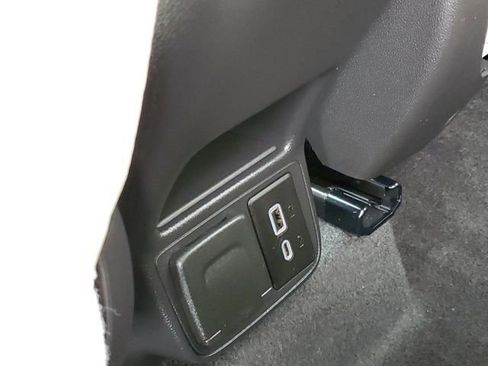 Used 2021 Buick Encore GX Essence image 36