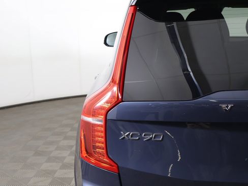 Used 2021 Volvo XC90 T6 Momentum w/ Climate Package image 18