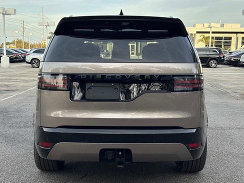 Used 2023 Land Rover Discovery S R-Dynamic image 4