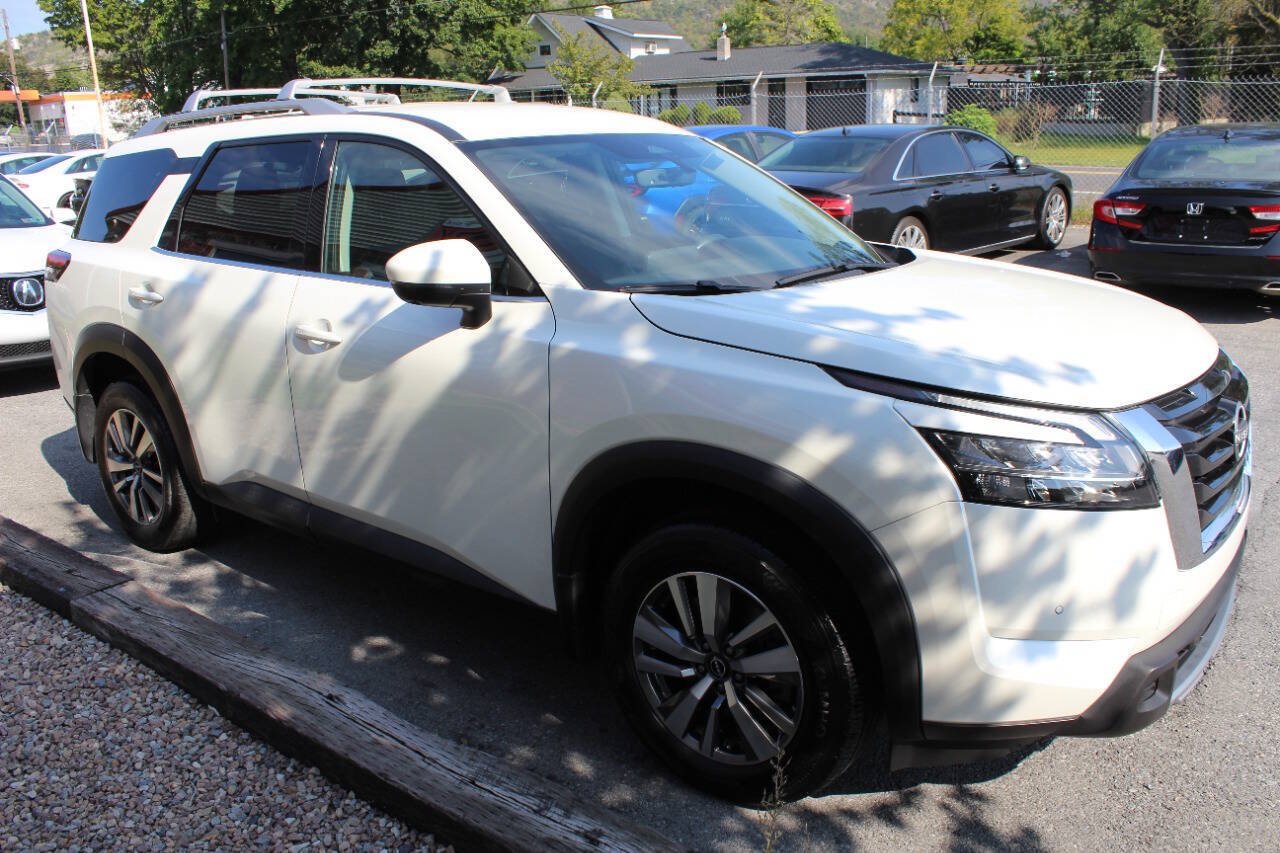 Used 2024 Nissan Pathfinder SL AWD/4WD image 5