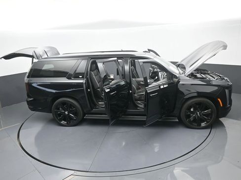 Used 2025 Cadillac Escalade ESV Sport w/ Touring Package image 82
