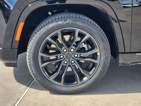 New 2026 Jeep Grand Wagoneer Summit image 11