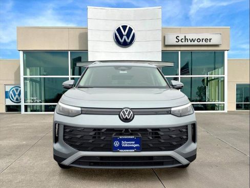 New 2026 Volkswagen Tiguan SE image 8