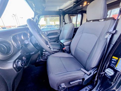 Used 2023 Jeep Gladiator Willys image 29