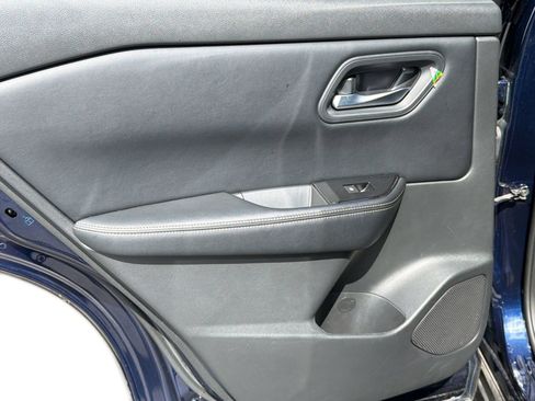 Used 2025 Nissan Rogue SV AWD/4WD image 31