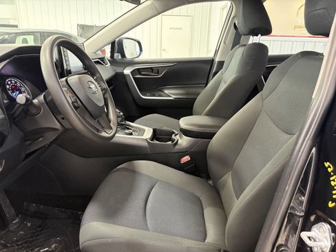 Used 2021 Toyota RAV4 LE image 13