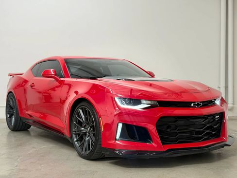 Used 2018 Chevrolet Camaro ZL1 RWD image 3