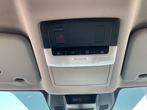 Used 2025 Nissan Rogue SV FWD image 19
