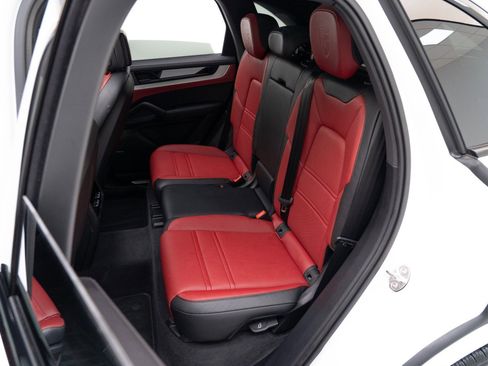 Used 2025 Porsche Cayenne S image 28