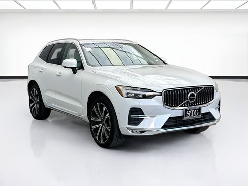Used 2023 Volvo XC60 B5 Ultimate w/ Climate Package FWD image 3