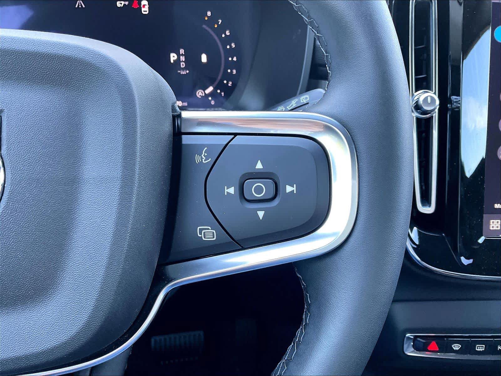 New 2026 Volvo XC40 B5 Core w/ Climate Package AWD/4WD image 18