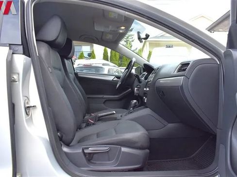 Used 2012 Volkswagen Jetta TDI w/ TDI Appearance Pkg FWD image 20