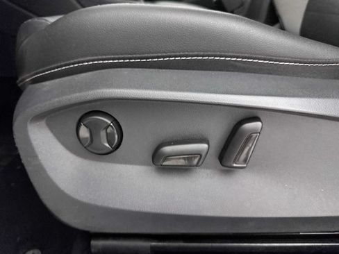 Used 2022 Volkswagen Taos SEL w/ Panoramic Sunroof Package FWD image 25