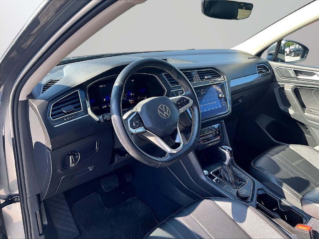 Used 2022 Volkswagen Tiguan SE AWD/4WD image 13
