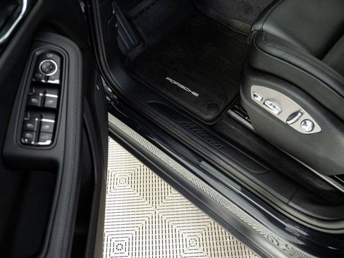 New 2026 Porsche Macan AWD/4WD image 8